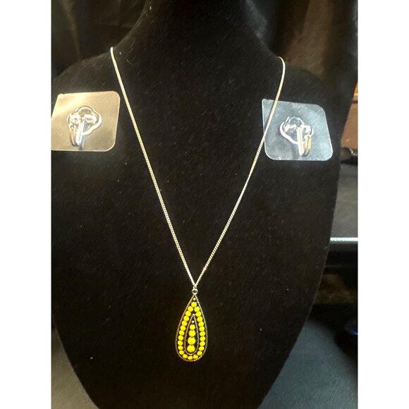 Paparazzi Teardrop Pendant Necklace & Earring Set With Yellow Stones - Picture 4 of 4